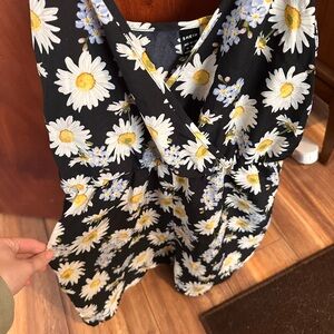 SHEIN Black Jumper with Daisy and Floral Print